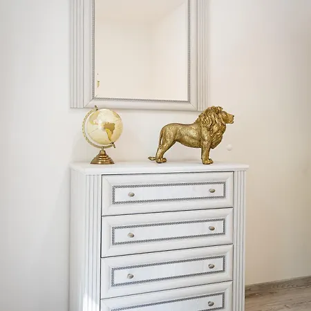 Platinum Lion 公寓